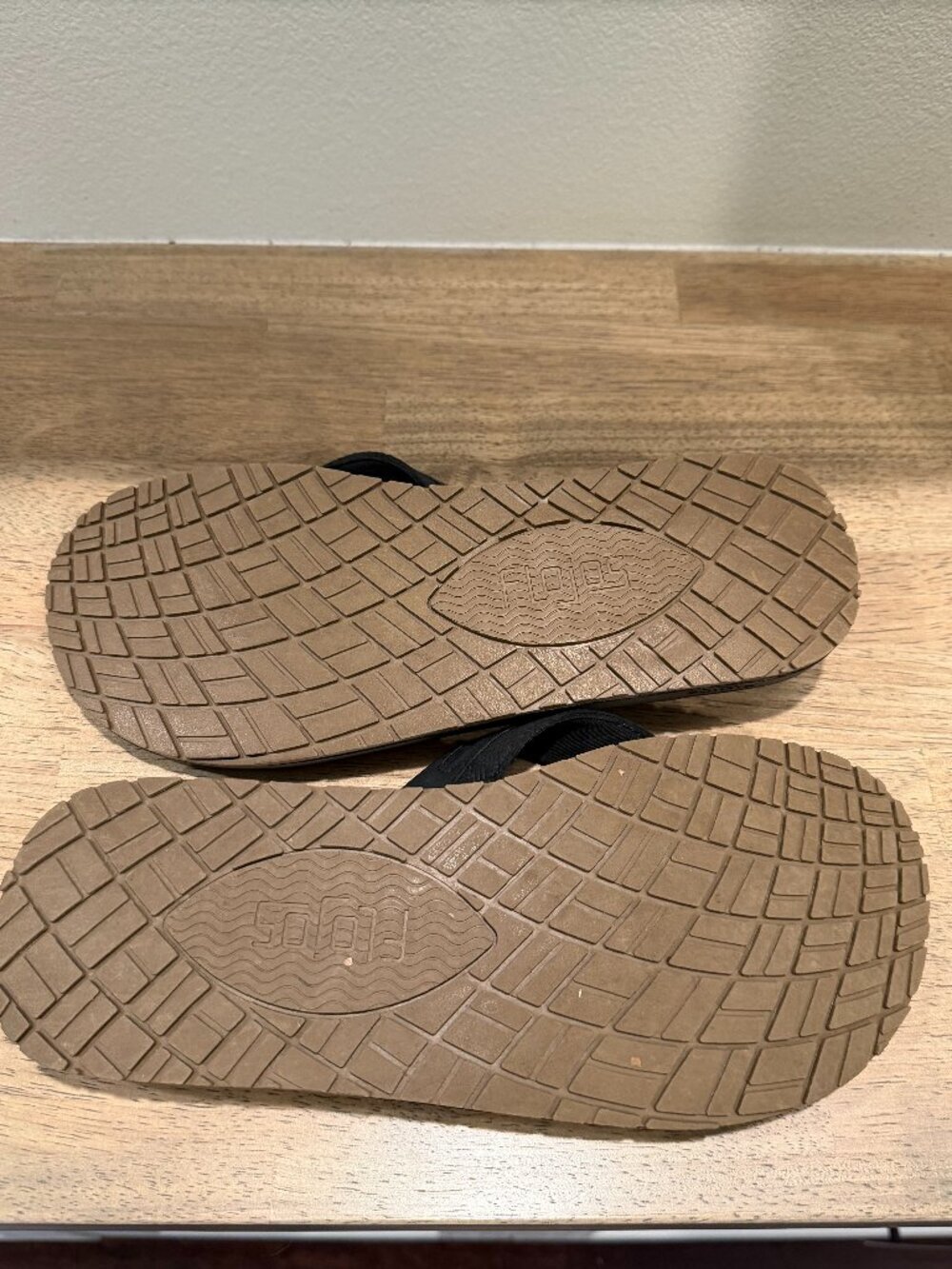 Flojos Men's Flip Flops Sandals Black Brown Size 10 Like New - Picture 5 of 5